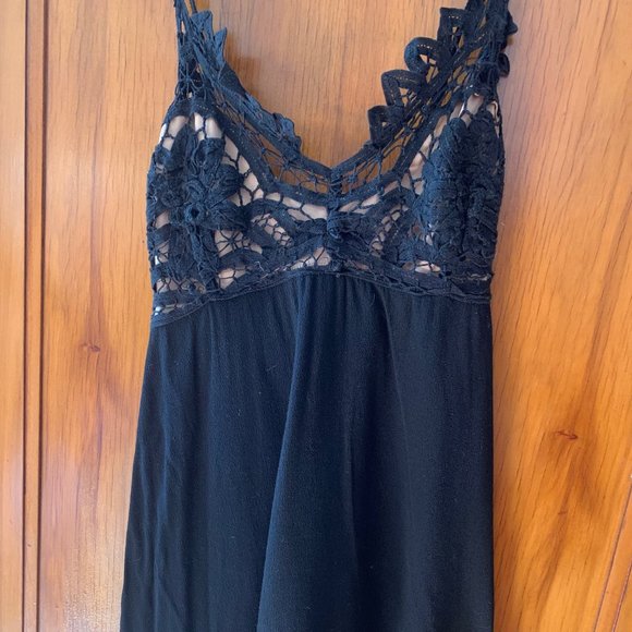 Lace illusion tank with cross straps in the back - Picture 2 of 4